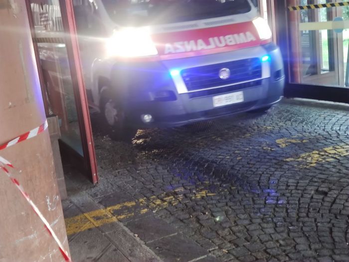 Fvg, in tre in auto: perde il controllo del mezzo cappottandosi, due all'ospedale 