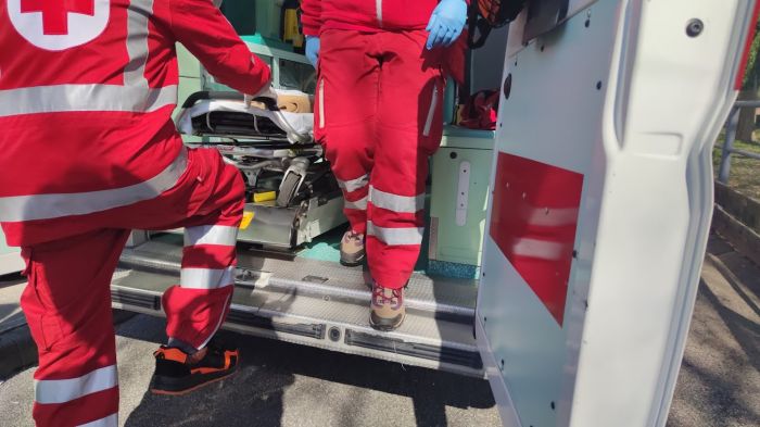 Fvg, scontro mattutino tra due auto: uno dei due conducenti all'ospedale, l'altro no 