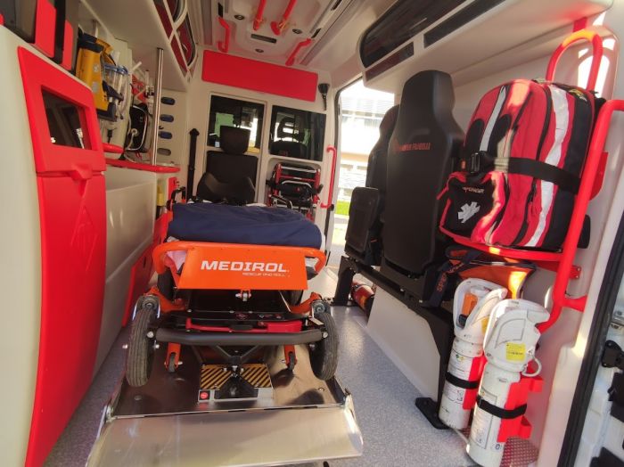 Via Caboto: auto non dà precedenza, 16enne ferito in collisione