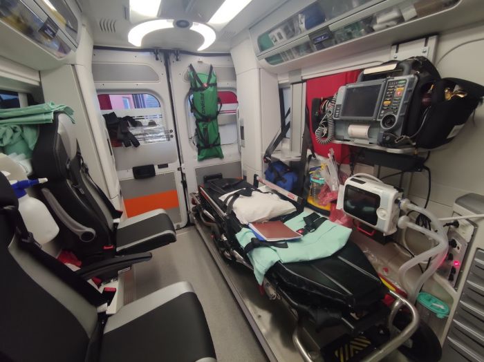 Scontro di primo mattino tra un'auto ed un trattore: conducente all'ospedale 