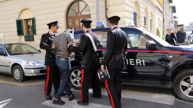 Stalking all'ex nonostante il divieto di avvicinamento: 36enne triestino in manette, lei viveva in stato d'ansia da tempo