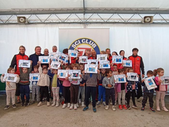 “Primi passi sugli sci 2023”, ad Aurisina consegnati i diplomi a 50 bambini delle scuole d’infanzia di Trieste