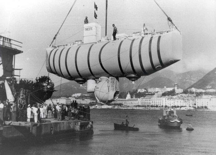 Trieste riabbraccia il suo batiscafo: in Piazza Unità la replica in scala reale, poi al museo de Henriquez