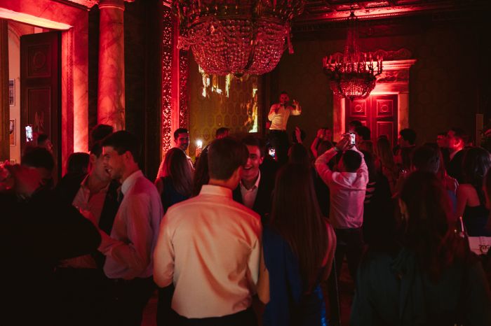 Red Flame Charity Party: una serata di musica, divertimento e impegno sociale (FOTO)