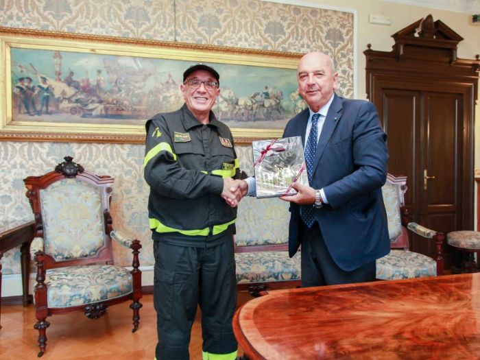 Visita di commiato in Municipio per il Direttore Regionale dei Vigili del Fuoco,Agatino Carrolo