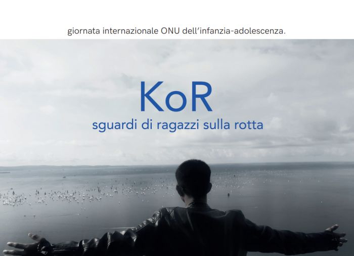 KOR: La mostra dedicata agli sguardi dei giovani rifugiati sulla lunga rotta verso una nuova casa