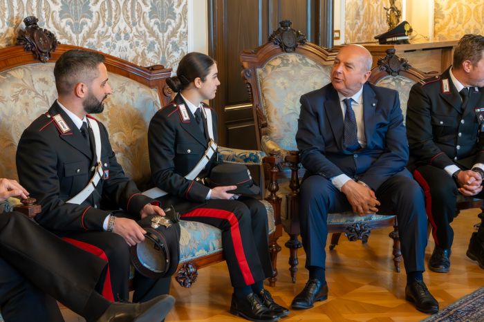  I ringraziamenti di Dipiazza ai Carabinieri che hanno salvato la ragazza che voleva gettarsi dal balcone