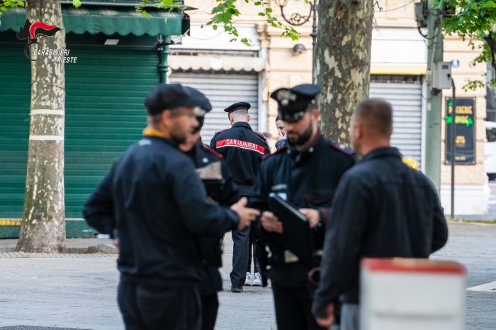 Pizzicati dai Carabinieri con coltello e martello, denunciati due minorenni 