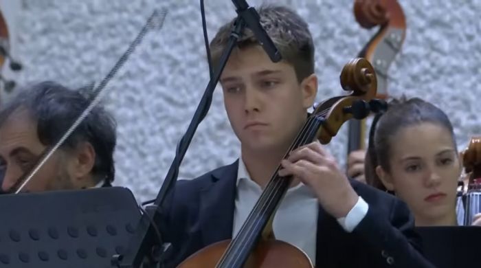 Violoncellista triestino suona per il Papa in un'orchestra d'élite