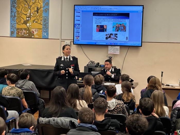 Studenti triestini a lezione di legalità con l'Arma dei Carabinieri 