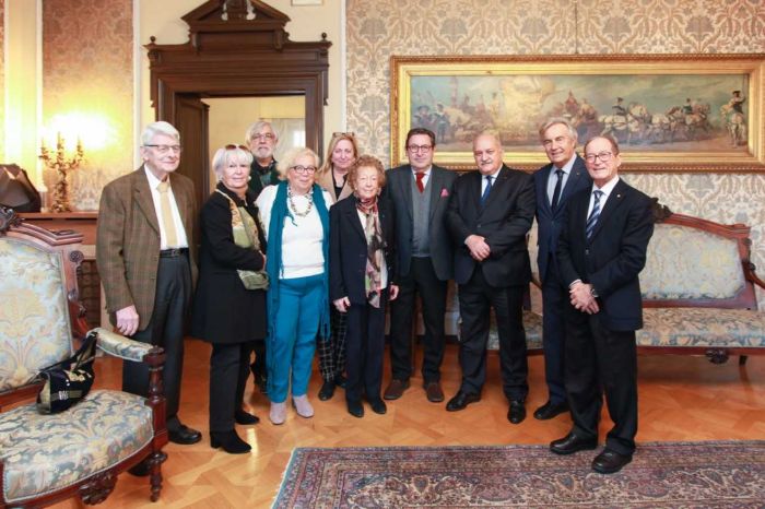Il Sindaco ha ricevuto Erminia Dionis Bernobi, esule istriana: ha consegnato al Sindaco il suo libro di memorie 