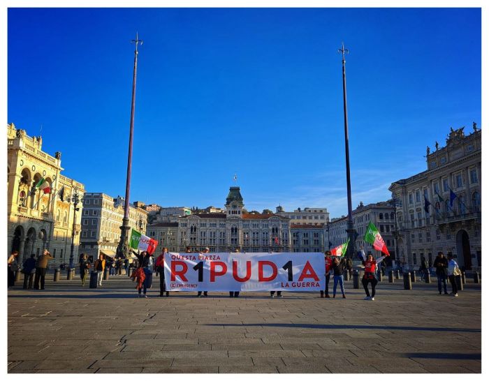 “R1PUD1A”: la campagna di EMERGENCY per riaffermare il ripudio della guerra anche a Trieste (FOTO)