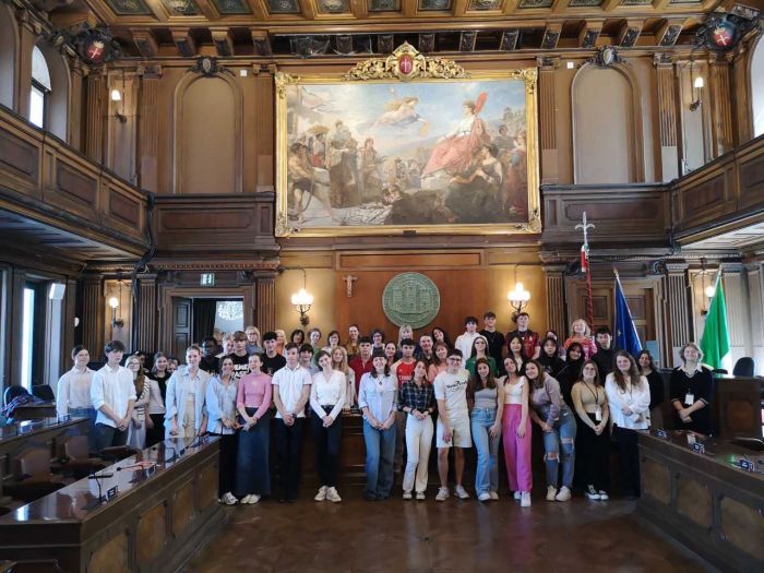 Ricevuto un gruppo di studenti ospitati dal “Deledda Fabiani” per il progetto “International Friendship Week”
