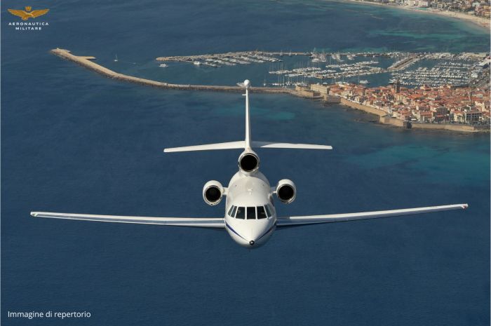 Bimbo in imminente pericolo di vitaha viaggiato a bordo di un velivolo dell’Aeronautica Militare