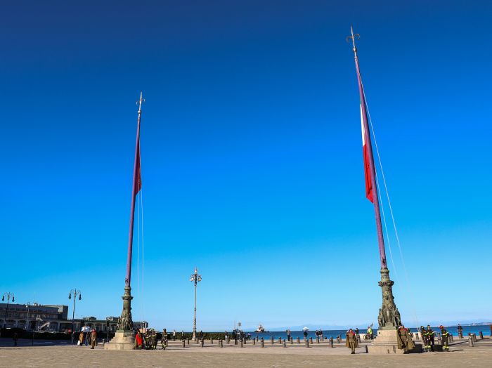 Trieste si ferma per l’Italia: alzabandiera in piazza Unità nella Giornata dell’Unità nazionale e delle Forze Armate