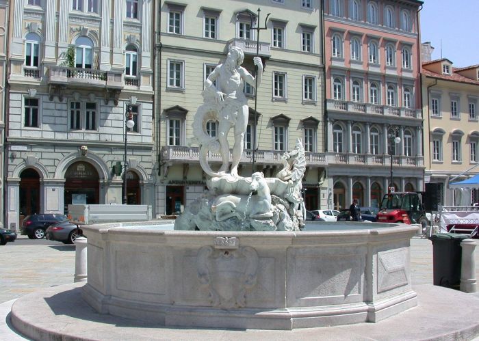 Giornata dell'alzheimer, giovedì la fontana del Nettuno sarà illuminata di viola