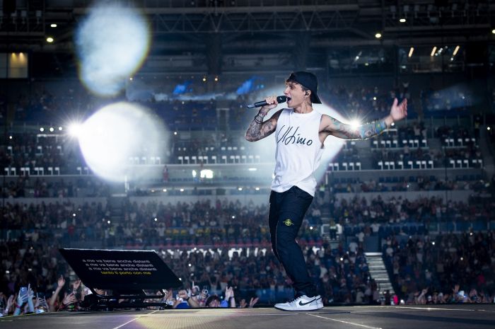 Ultimo: sold out per il debutto del tour 2025 a Lignano Sabbiadoro con 218 giorni di anticipo