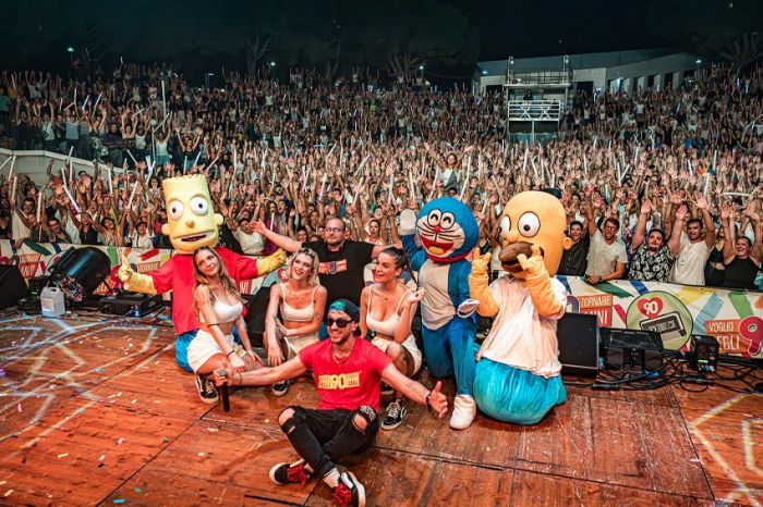 Voglio tornare negli anni '90: lo show più amato d’Italia fa tappa a Lignano Sabbiadoro