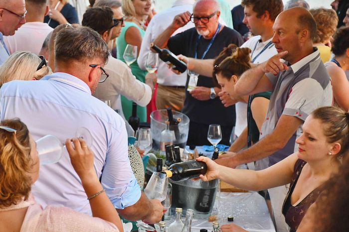 Vitovska, il vino che racconta il Carso: al Castello di Duino torna il festival del ventennale