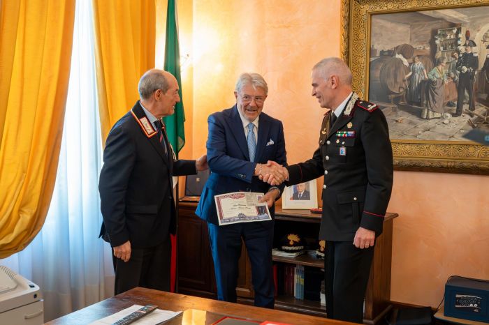 Consegnate le tessere di Socio Benemerito dell’Associazione Nazionale Carabinieri a due importanti figure triestine