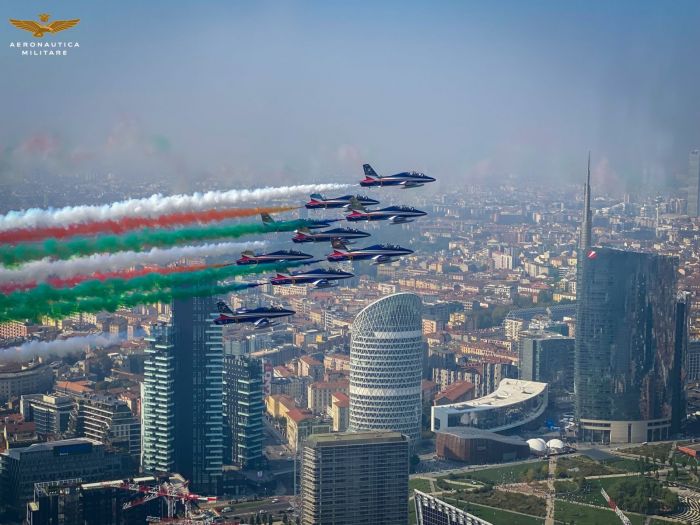 Incidente Frecce Tricolore a Torino: morta bimba 5 anni, coinvolta intera famiglia