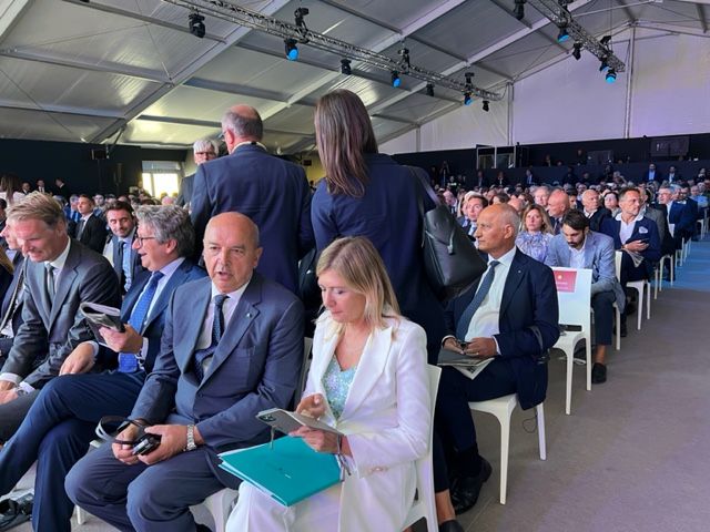 Sindaco Dipiazza presentissimo al varo della Nicola Mastro, tra le più grandi del mondo (VIDEO)
