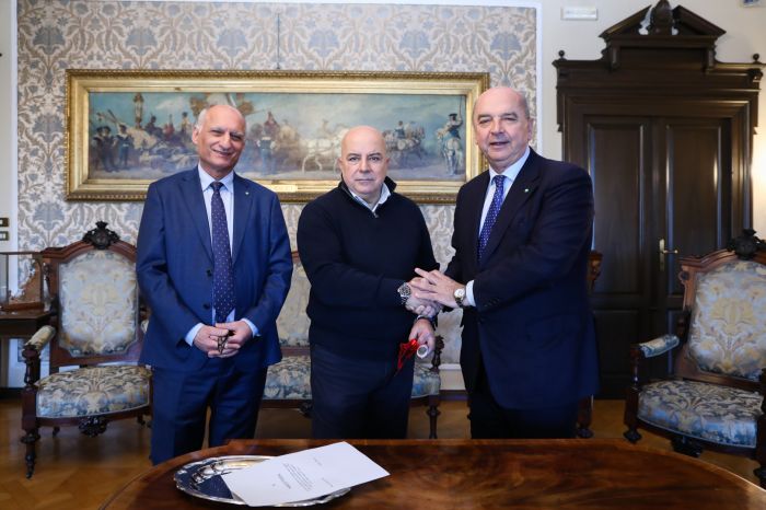 Il sindaco Dipiazza omaggia il colonnello Tossini in congedo