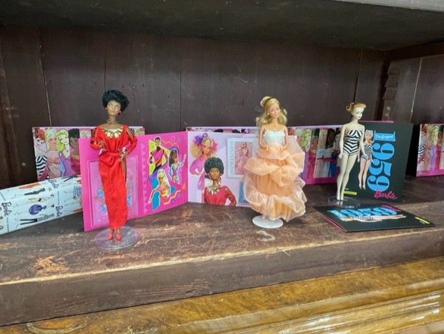 Poste Italiane: le Barbie in esposizione a Trieste nello spazio filatelia di via Galatti