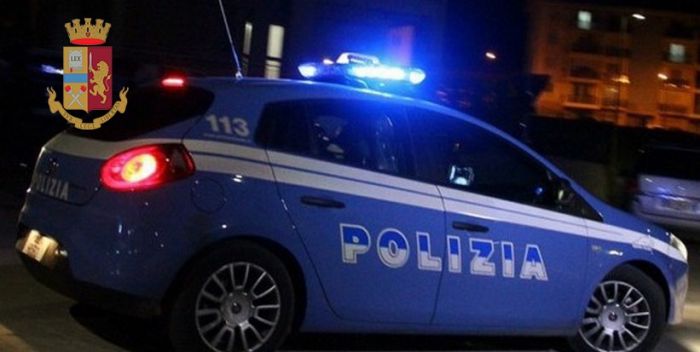 Rapina in tabaccheria: tre uomini fuggono con 1000 euro