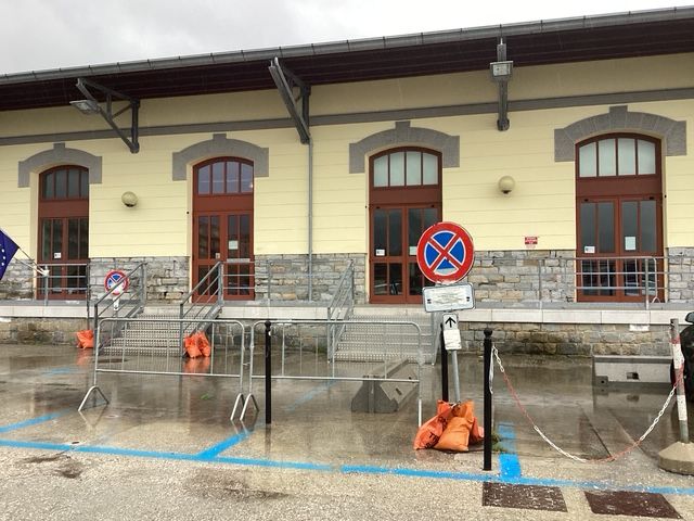 Stuparich - Molo IV, Pucci (Pd): Situazione disastrosa, acqua all’entrata e linea 22 stracolma