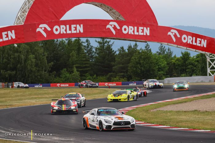 GT4 Endurance, Matthias Lodi conquista il podio a Most: la vittoria finale è sempre più vicina (VIDEO)