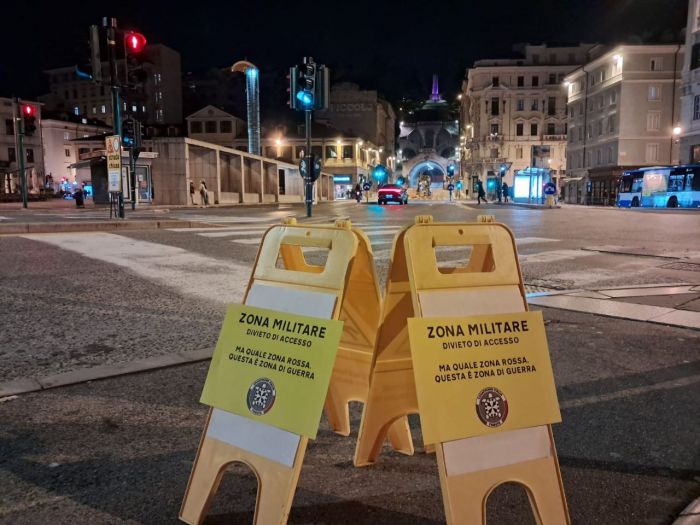 "Zone rosse fallimentari, servono solo i rimpatri", azione di protesta nella notte a Trieste 