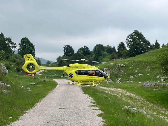 Ciclista trevigiano cade nelle montagne Fvg: elitrasportato con gravi traumi al torace e alla spalla