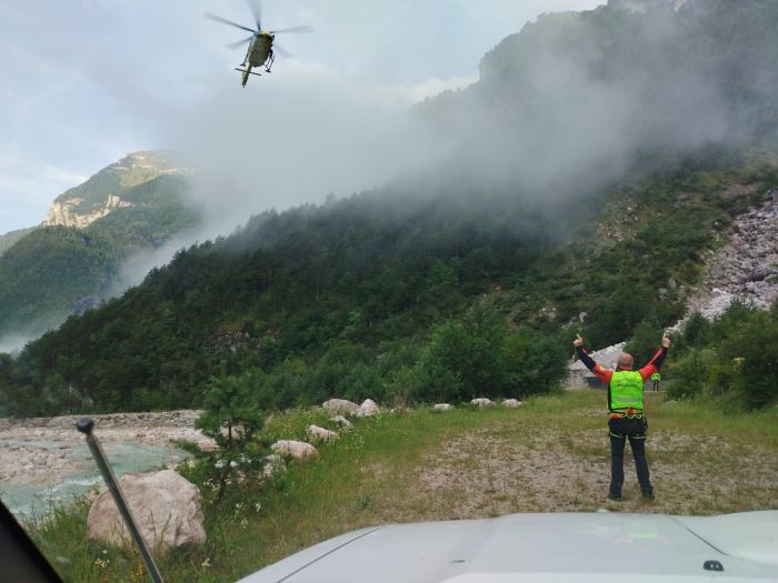 Cima Porton di Monfalcon, alpinista colpito da un masso chiede aiuto: recuperato con l’elisoccorso