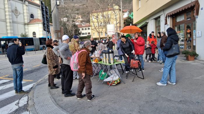 Non solo Carso, a San Giovanni Carnevale “impiccato” e poi sparito: funerale senza il morto