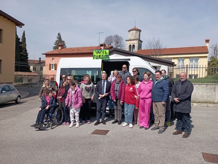 Comune di Duino Aurisina consegna furgone a Centro educativo occupazionale di Malchina