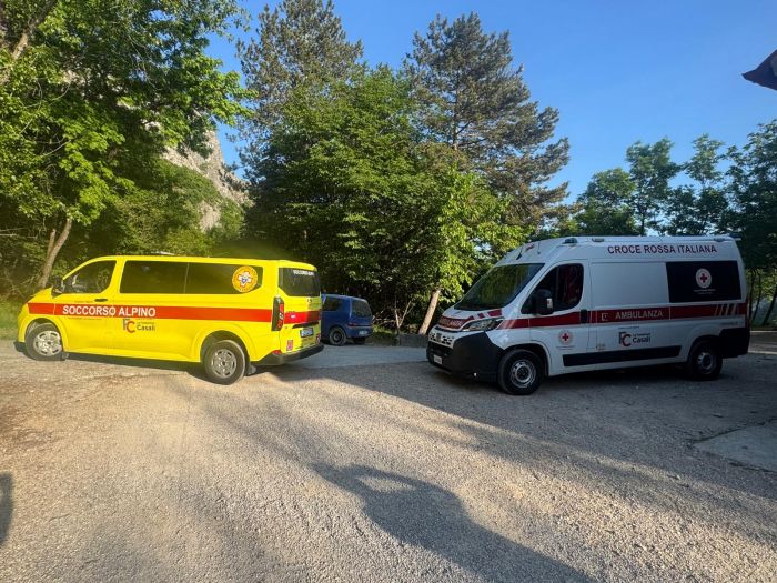 Val Rosandra, escursionista si ferisce sul sentiero dell’amicizia: soccorsa e trasportata a spalla