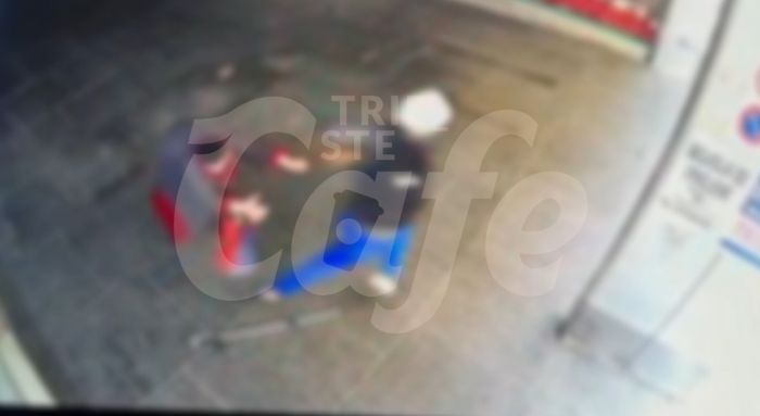 Scippo in via Foscolo: anziana derubata in pieno giorno  (VIDEO)