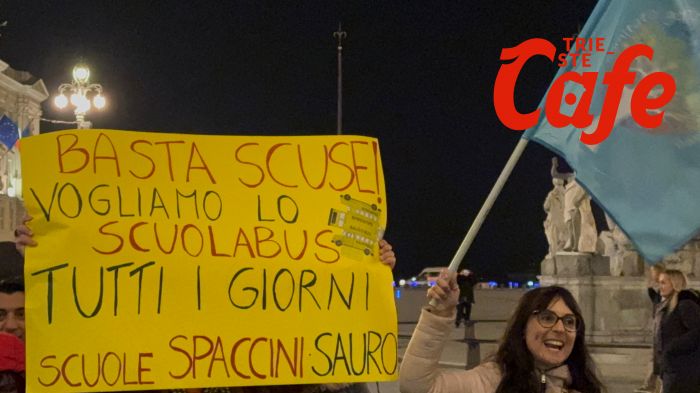 Scuola Spaccini-Sauro: Genitori in piazza per il ripristino dello scuolabus del giovedì (VIDEO-SERVIZIO)