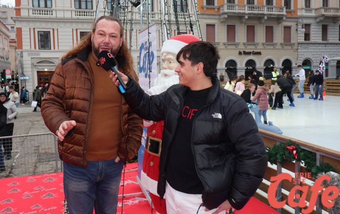 “I triestini amano lamentarsi su Facebook”, Rebek infiamma da piazza Ponterosso (VIDEO)