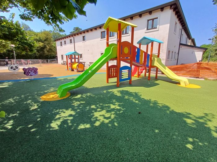 Installati nuovi giochi al giardino Blasina di Opicina e nell'area gioco di via Muratori
