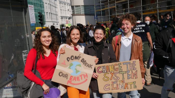 Fridays For Future Italia in piazza: appello all'unione per la giustizia sociale e climatica - sciopero nazionale 11 Ottobre 2024