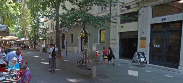 Rider sfreccia e falcia un colombo in Viale XX Settembre:“E se fosse stato un bambino?”