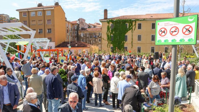 Inaugurata a Roiano l’area ex Polstrada: asilo nido, parco giochi e 99 posti auto (FOTO)