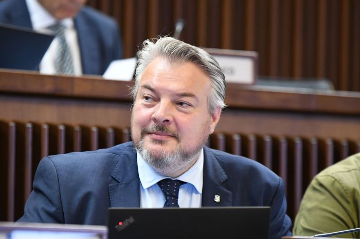 Regione Fvg: fondi per cultura, piccoli Comuni e imprese contro il caro carburanti