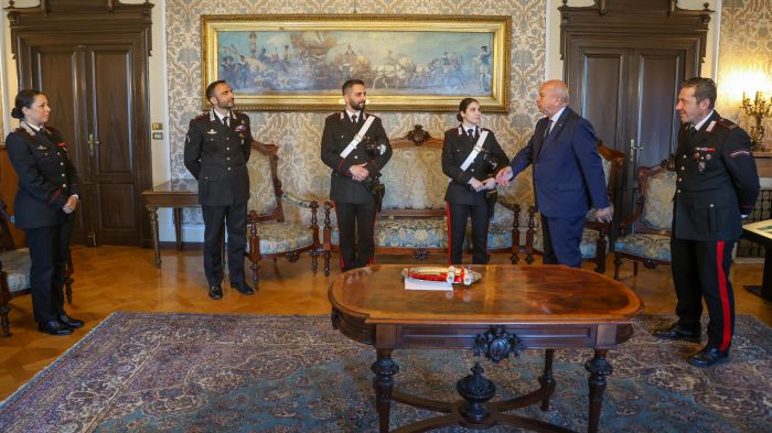 Il sindaco Roberto Dipiazza ha premiato due eroici carabinieri 