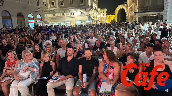 Finale Miss & Mr. Trieste Cafe: tripudio di emozioni in piazza Verdi con oltre 1.000 persone (VIDEO)