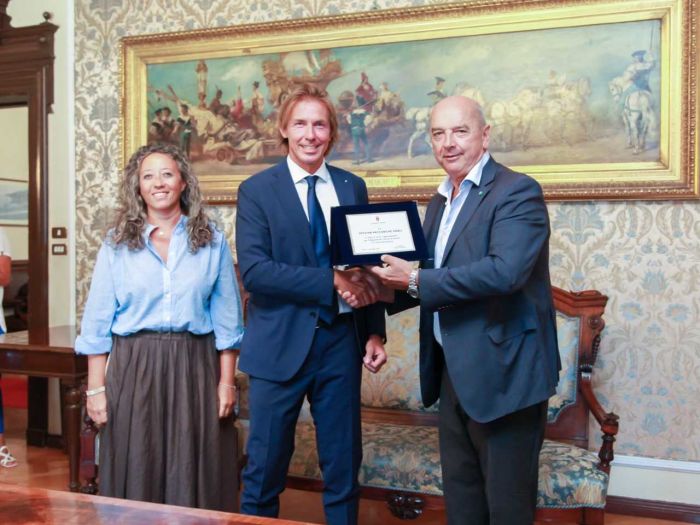 Il sindaco Dipiazza omaggia Francesco Vidali con una targa per i 150 anni delle Officine Meccaniche Vidali