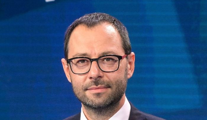 "Un capo in B con..", mercoledì in diretta Stefano Patuanelli