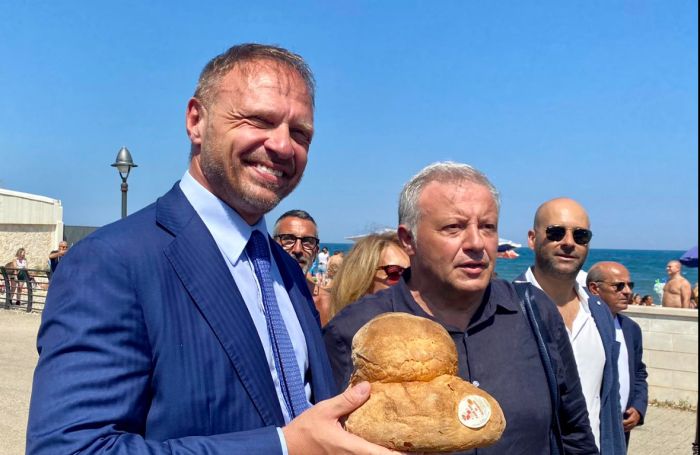 Peste suina: Lollobrigida, governo impegnato a fronteggiarla